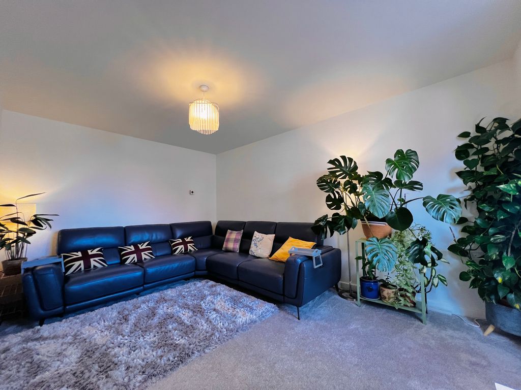 Property photo 2 of 18 Living Room