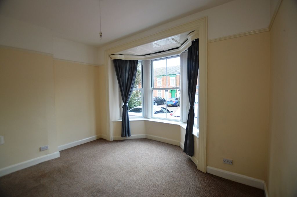 Property photo 3 of 6 Lounge