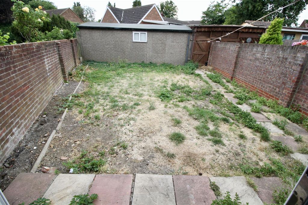 Property photo 2 of 11 Rear