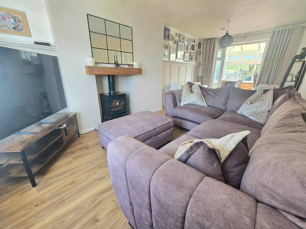 Property photo 3 of 15 Living