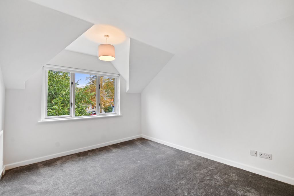 Property photo 3 of 8 32B071d3-4d87-4F59-8Ef4-A056B7Cbe2A8Bgham - 11 Riverside House - 0.Jpg(1).Jpg