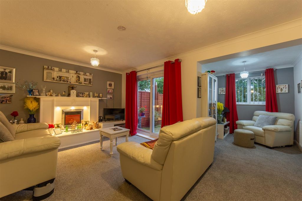 Property photo 2 of 22 74 Kingsland Walk-9.Jpg