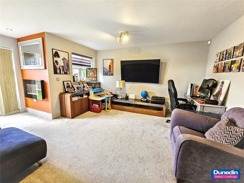 Property photo 3 of 21 Picture No. 02