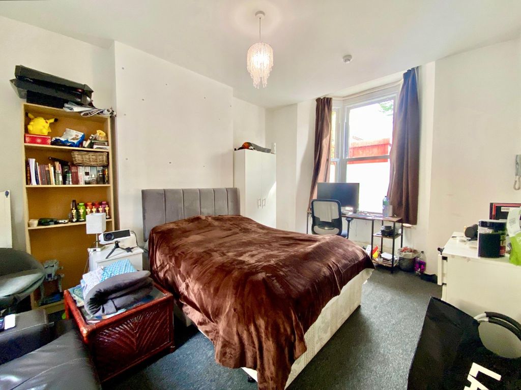 Property photo 2 of 13 5094233