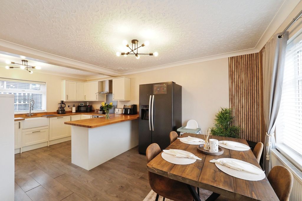 Property photo 3 of 20 Img_2744
