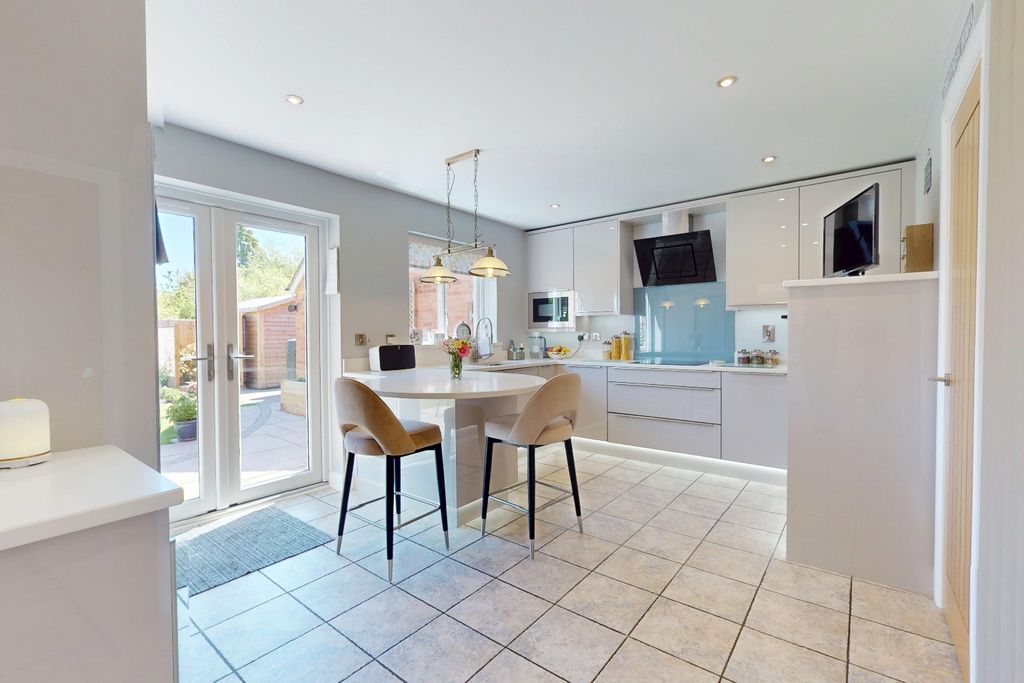 Property photo 2 of 27 5054593
