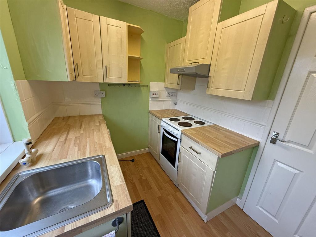 Property photo 3 of 9 Kitchen.Jpg