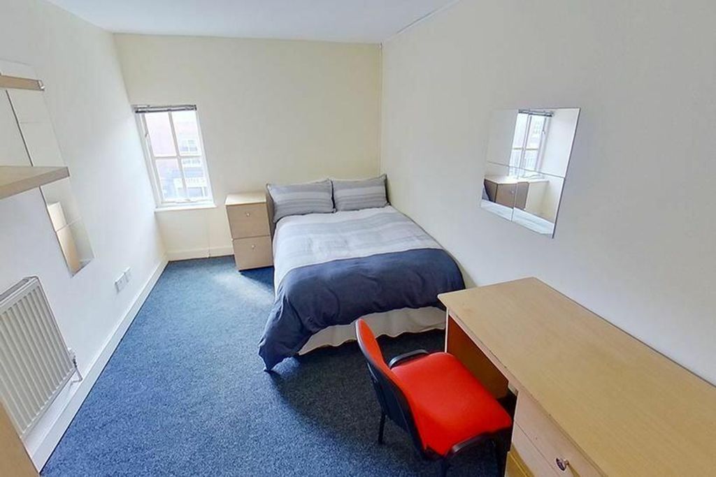 Property photo 2 of 6 This Bright And Inviting Double Bedroom Features A...