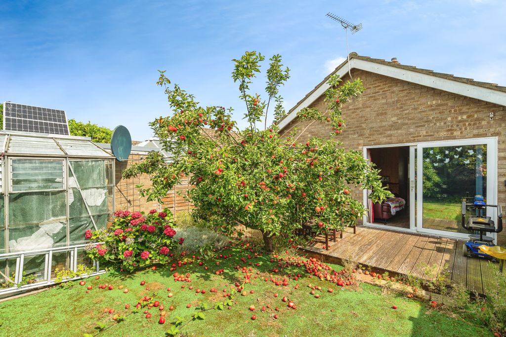 Property photo 3 of 16 Garden
