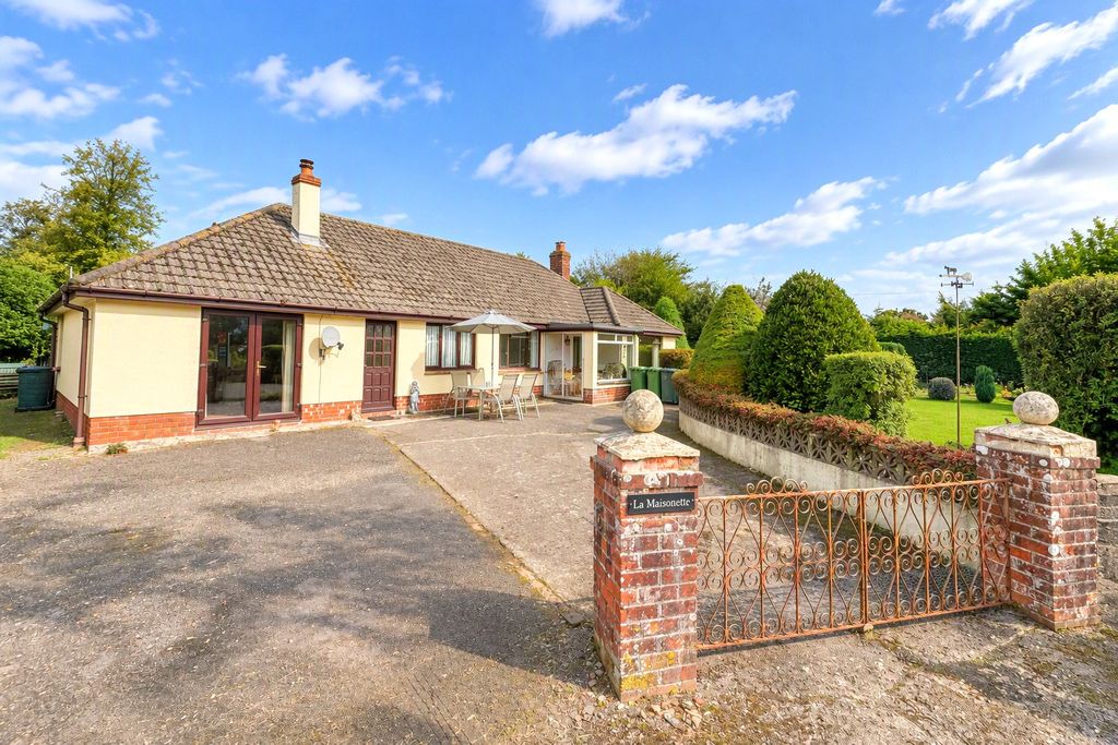Property photo 1 of 17 Picture No. 01