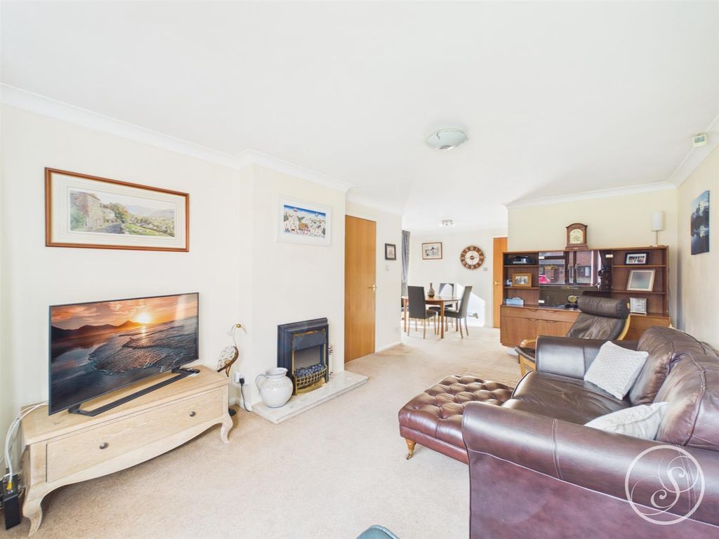Property photo 2 of 14 Lounge