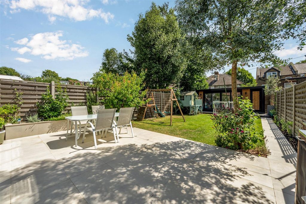 Property photo 2 of 18 Acacia Road-17.Jpg