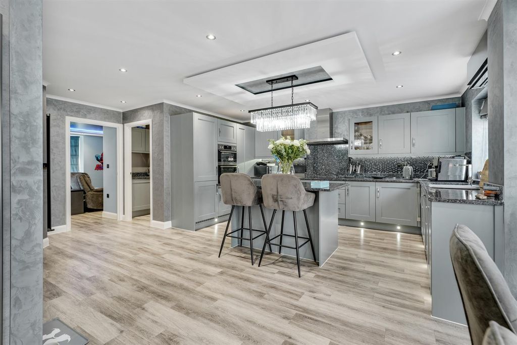 Property photo 2 of 35