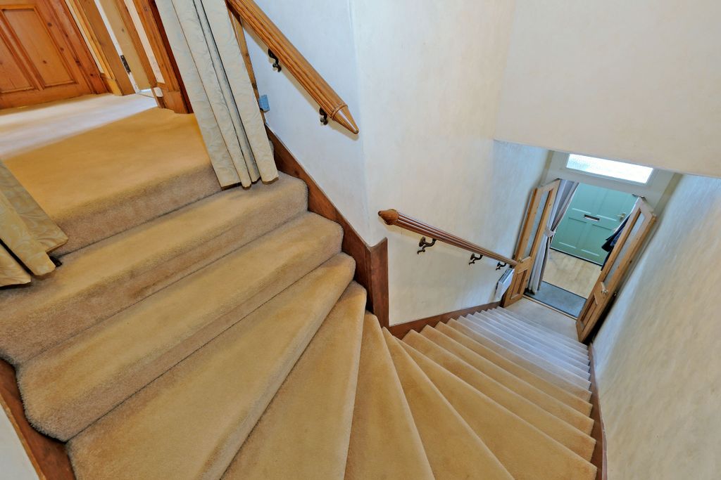 Property photo 2 of 31