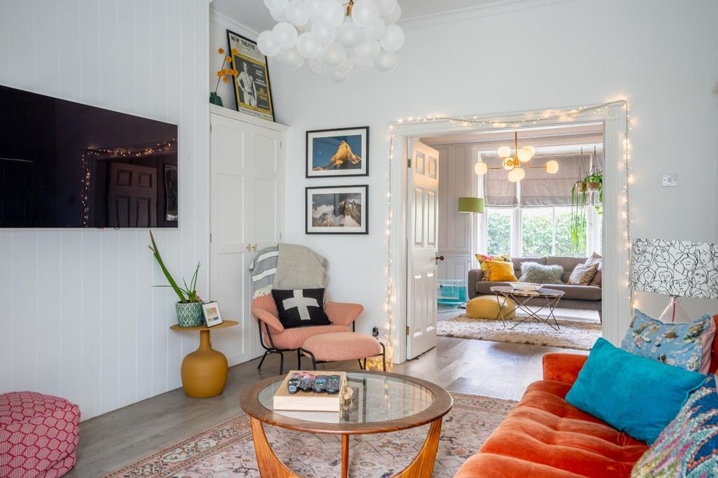 Property photo 3 of 26 Living Room