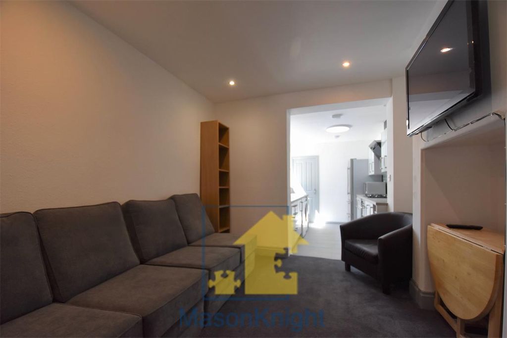 Property photo 1 of 9 Lounge A.Jpg