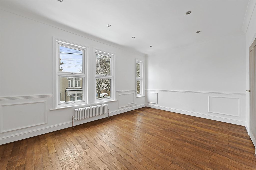 Property photo 2 of 8 2