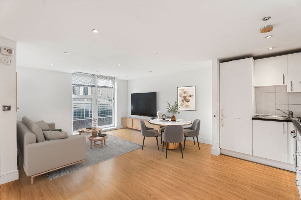 Property photo 1 of 18 Reception/Kitchen Vs