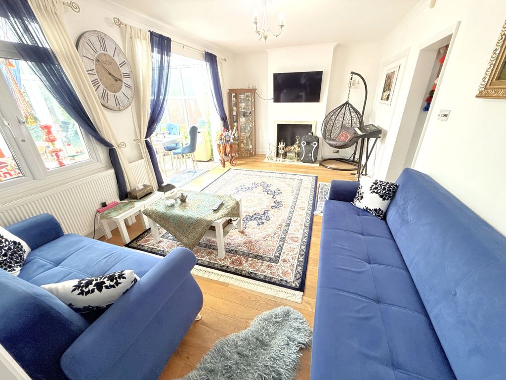 Property photo 2 of 17