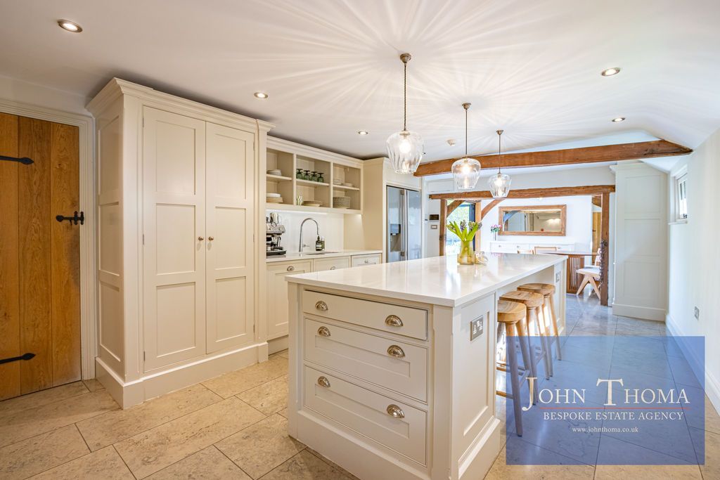Additional image 15 of 6 bed property to rentMarshalls Barn, Woodside, Epping CM16