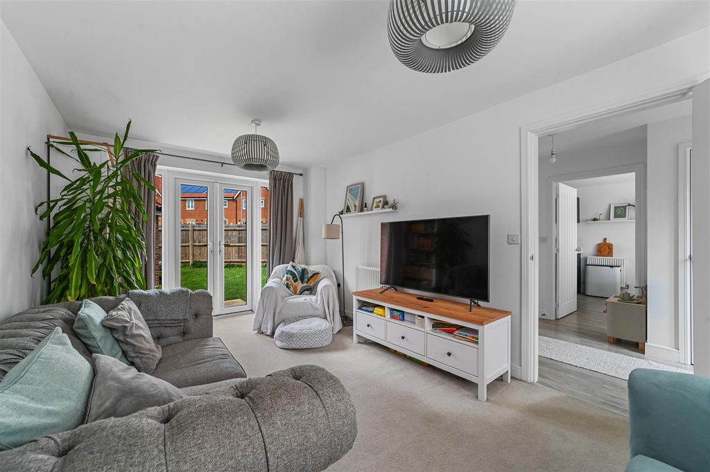 Property photo 2 of 14 Sitting Room