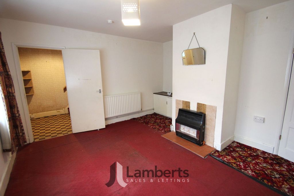 Property photo 3 of 19 Lounge