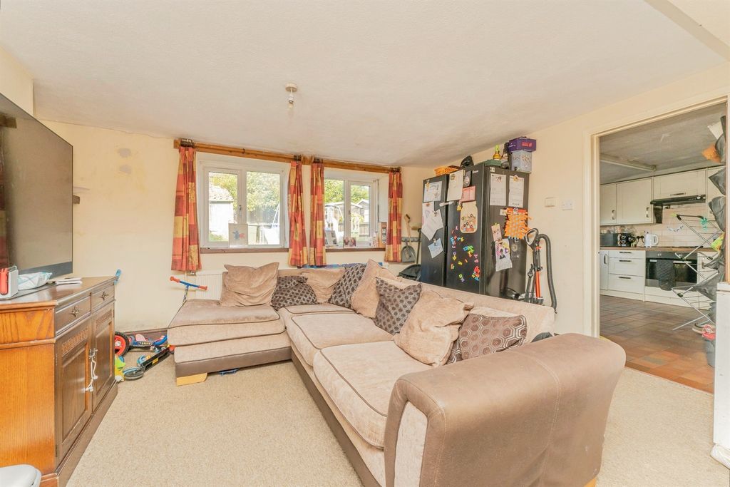 Property photo 3 of 17