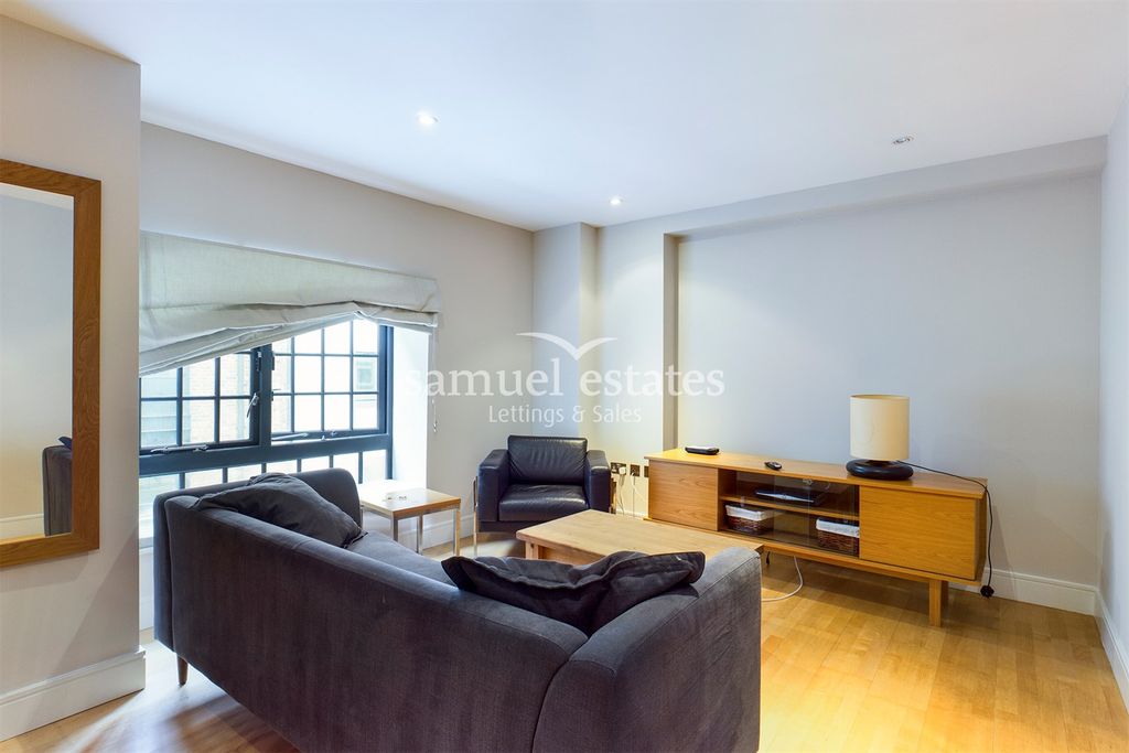 Property photo 1 of 11 Living Room