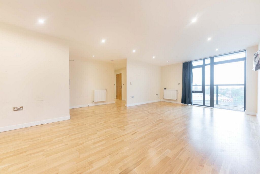 Property photo 1 of 15 Photo 6