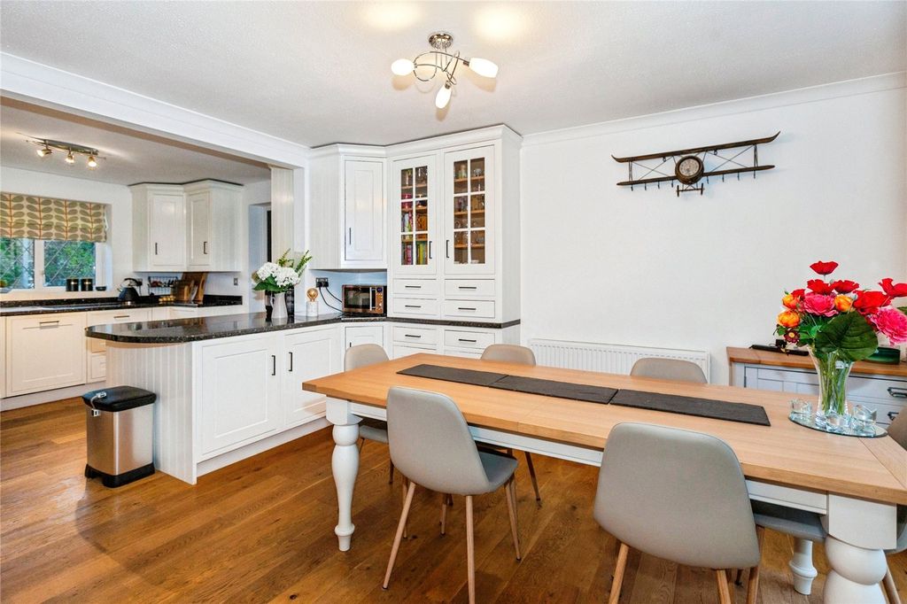 Property photo 3 of 19 Kitchen / Dining