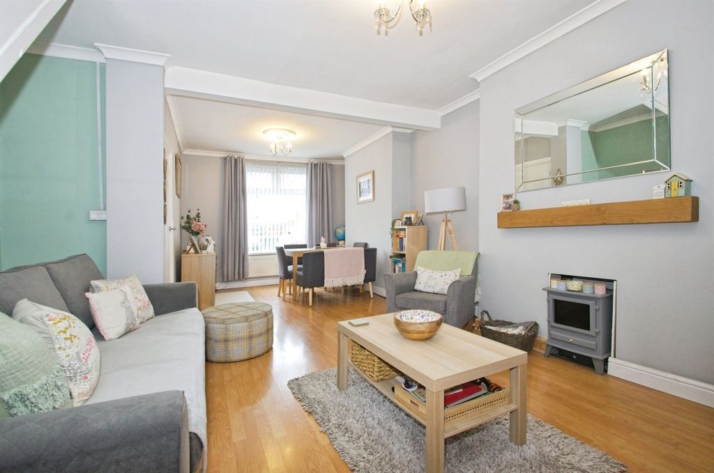 Property photo 2 of 17