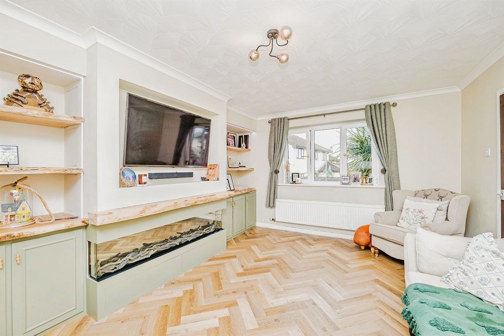 Property photo 3 of 30
