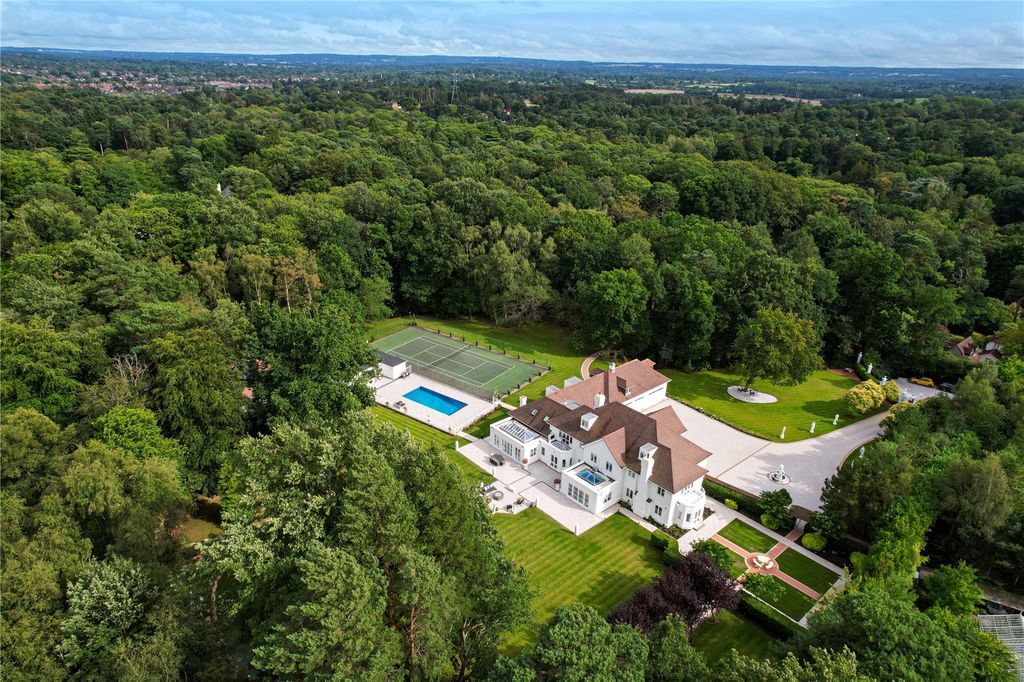 Property photo 3 of 44 Drone Aspect