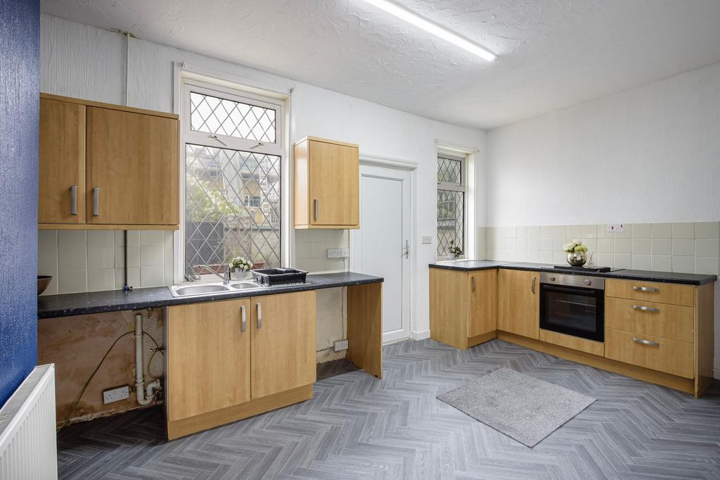 Property photo 3 of 16 3