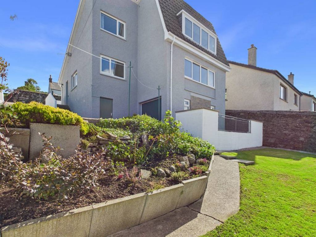 Property photo 2 of 35