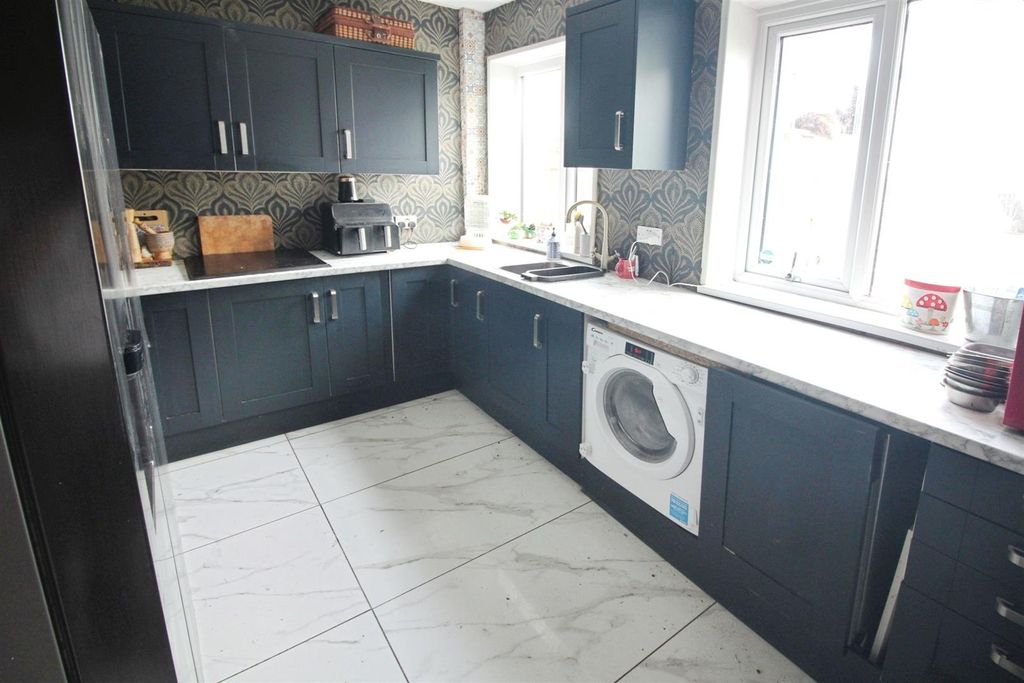 Property photo 3 of 13 Kitchen