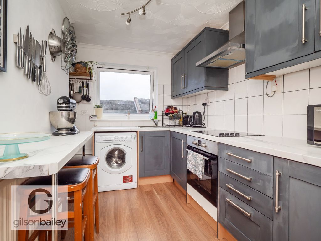 Property photo 2 of 14 6Windmillclose-14