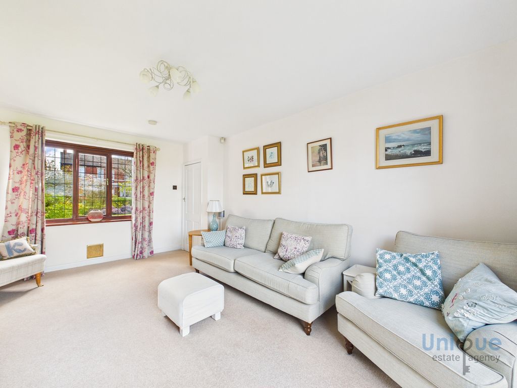 Property photo 2 of 27