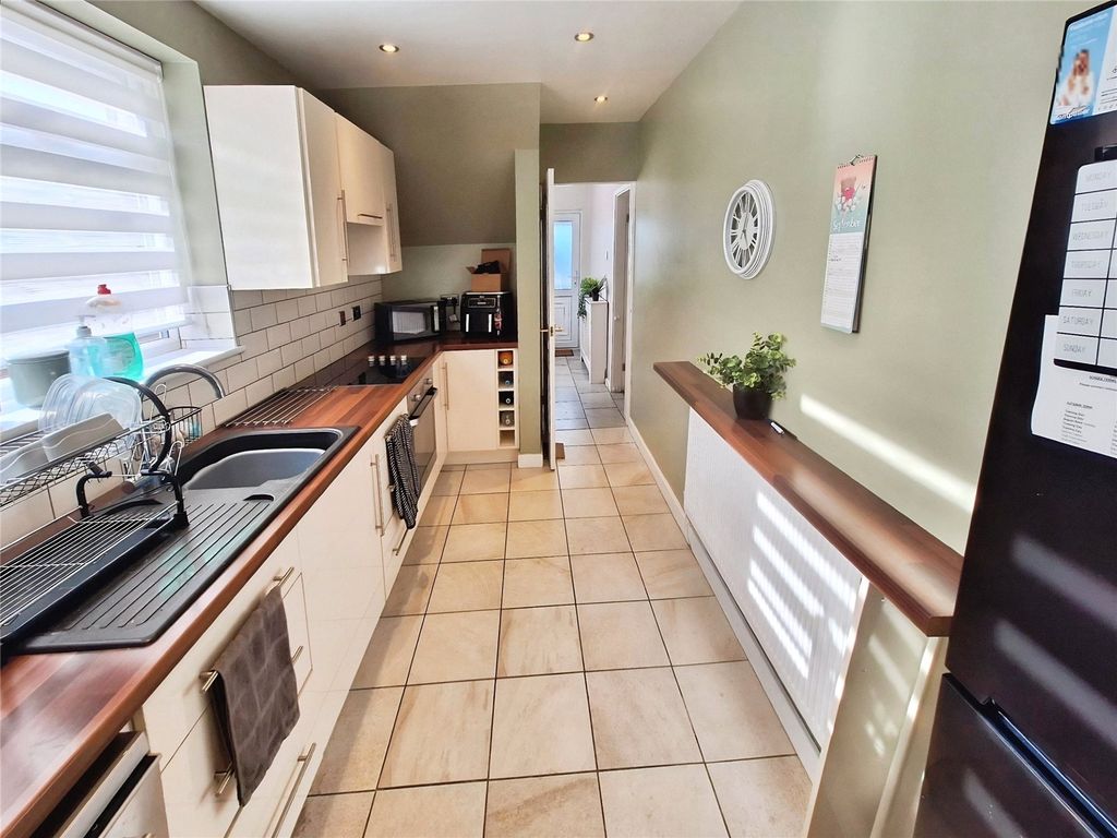 Property photo 3 of 16 Kitchen