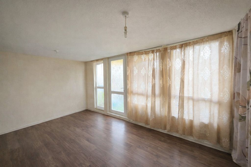 Property photo 1 of 8 Lounge