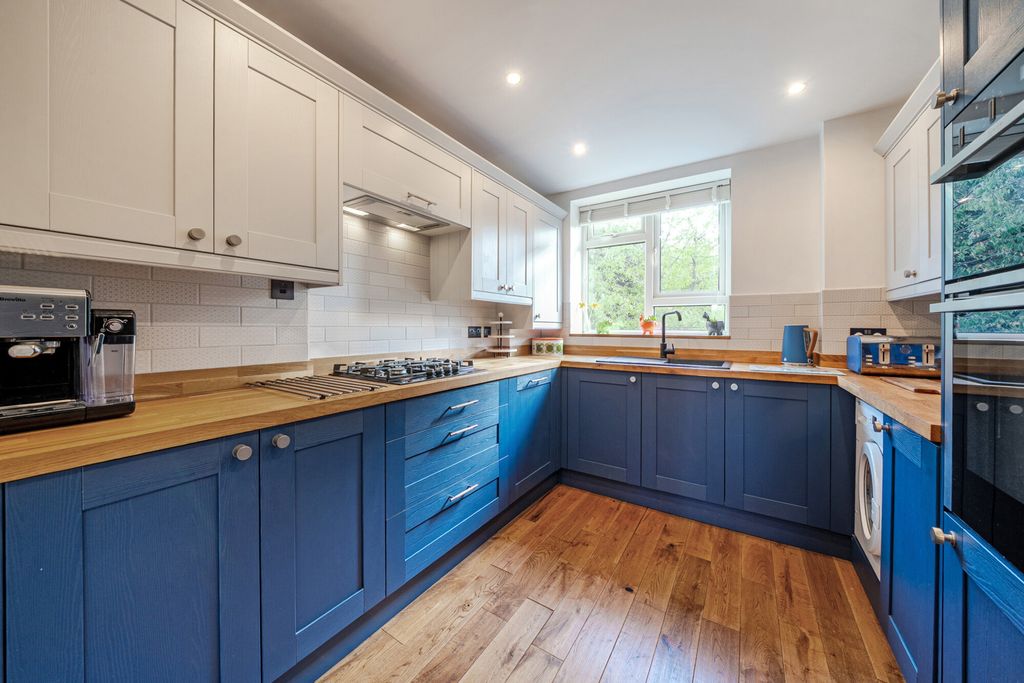 Property photo 2 of 18 1534410-11-6Ada2E...