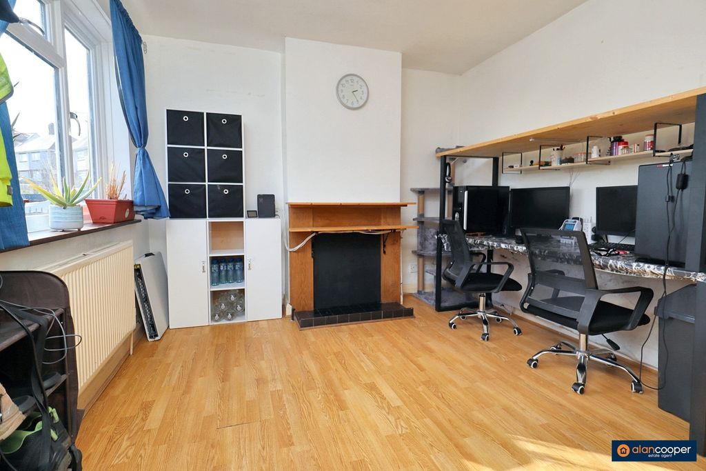 Property photo 2 of 19 3971353
