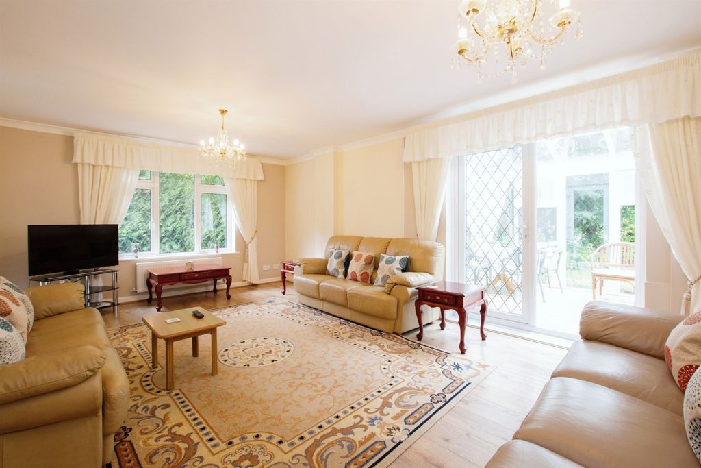 Property photo 3 of 18