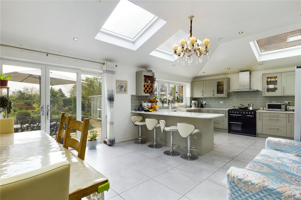 Property photo 2 of 27 Kitchen Diner