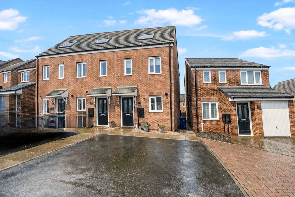 Property photo 1 of 17 Front