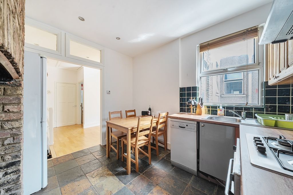 Property photo 3 of 12 1327713-10-688A37...