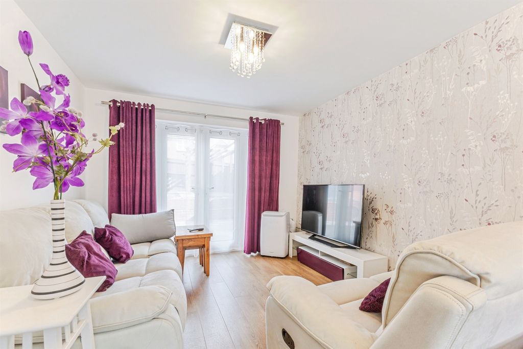 Property photo 2 of 20