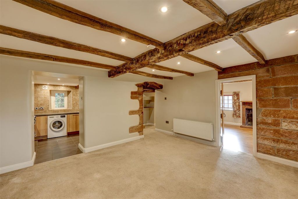 Property photo 3 of 26 Lounge