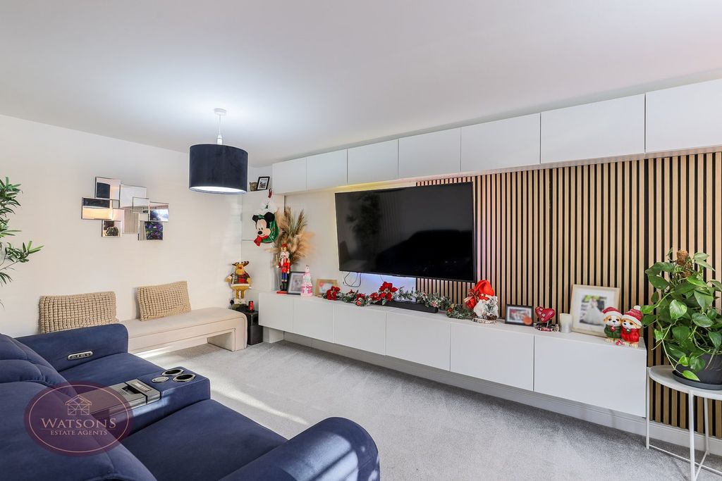 Property photo 2 of 28