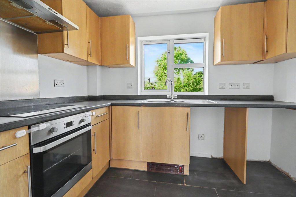 Property photo 2 of 9 Kitchen